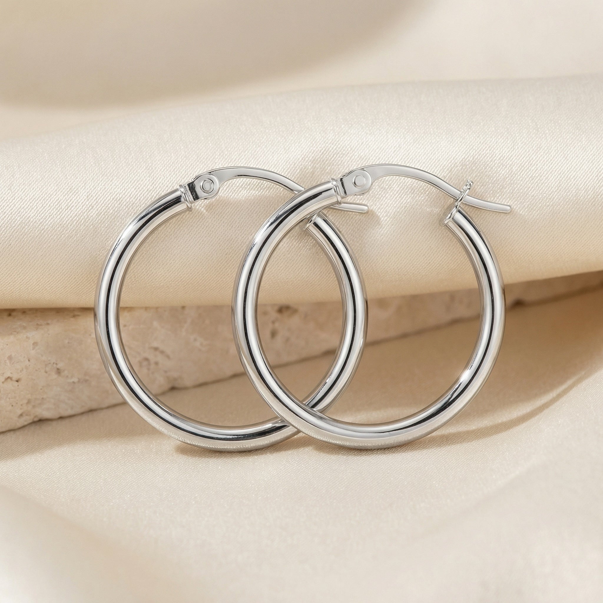 PURUS ALBA EARRINGS, CLASSIC HOOP