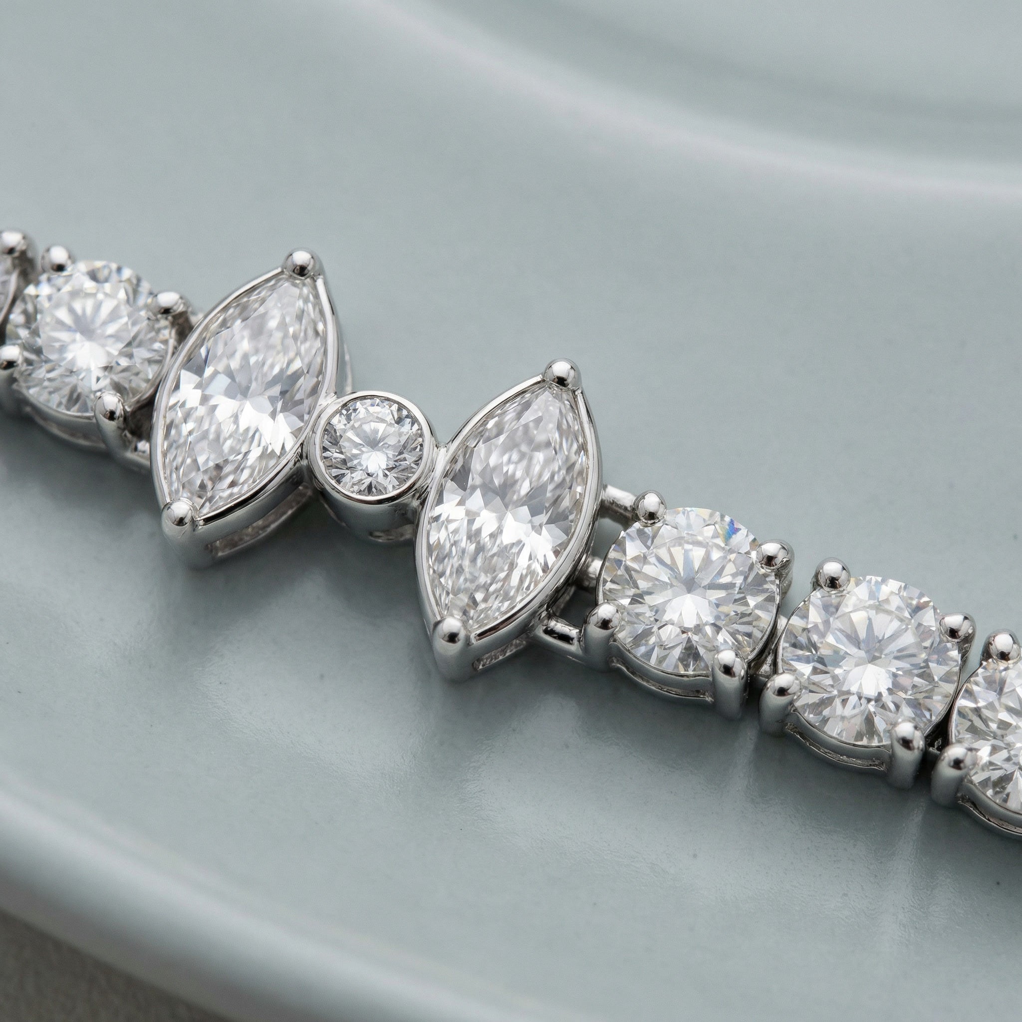 LUMINA ALBA BRACELET, BRILLIANT-CUT DIAMONDS
