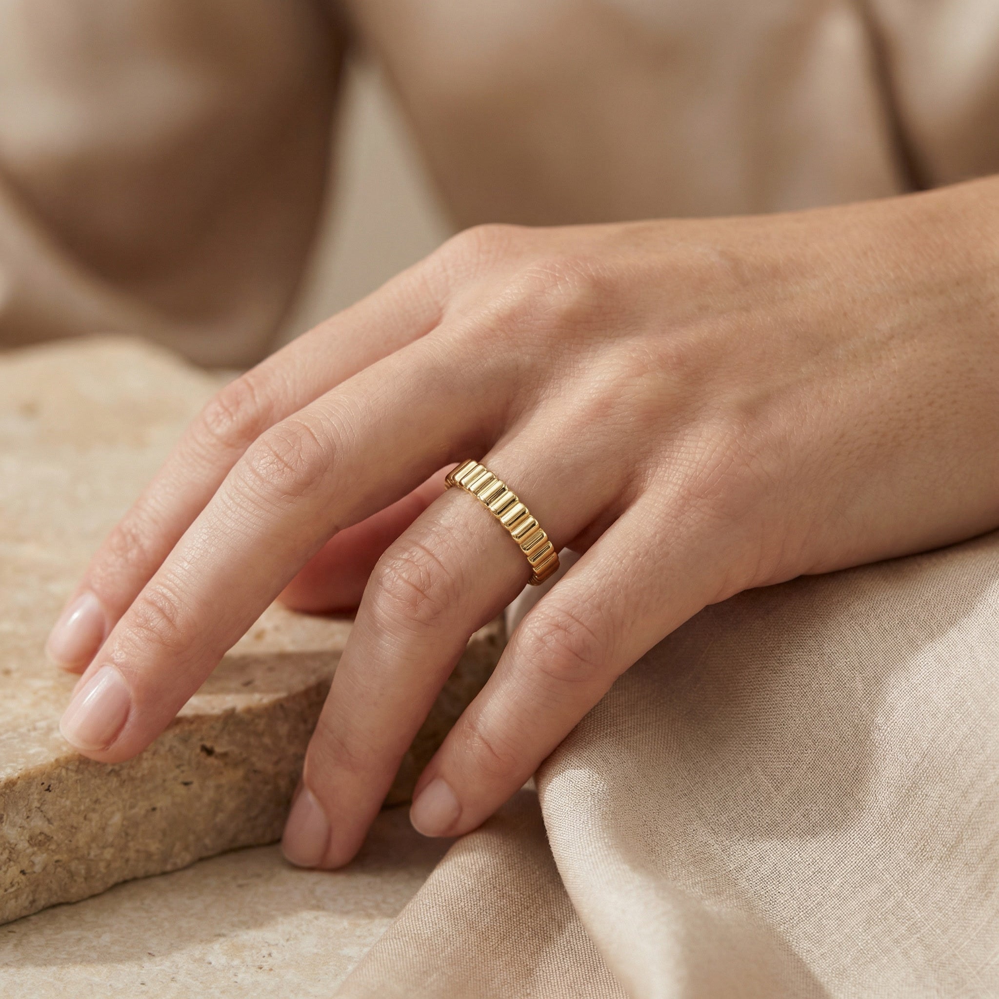 PURUS FLUTED RING, 3MM WIDTH