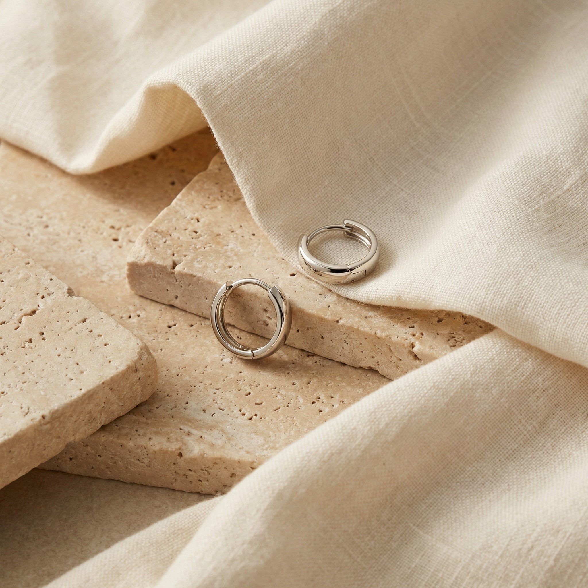 PURUS ALBA LUXE EARRINGS, 3.2MM WIDTH