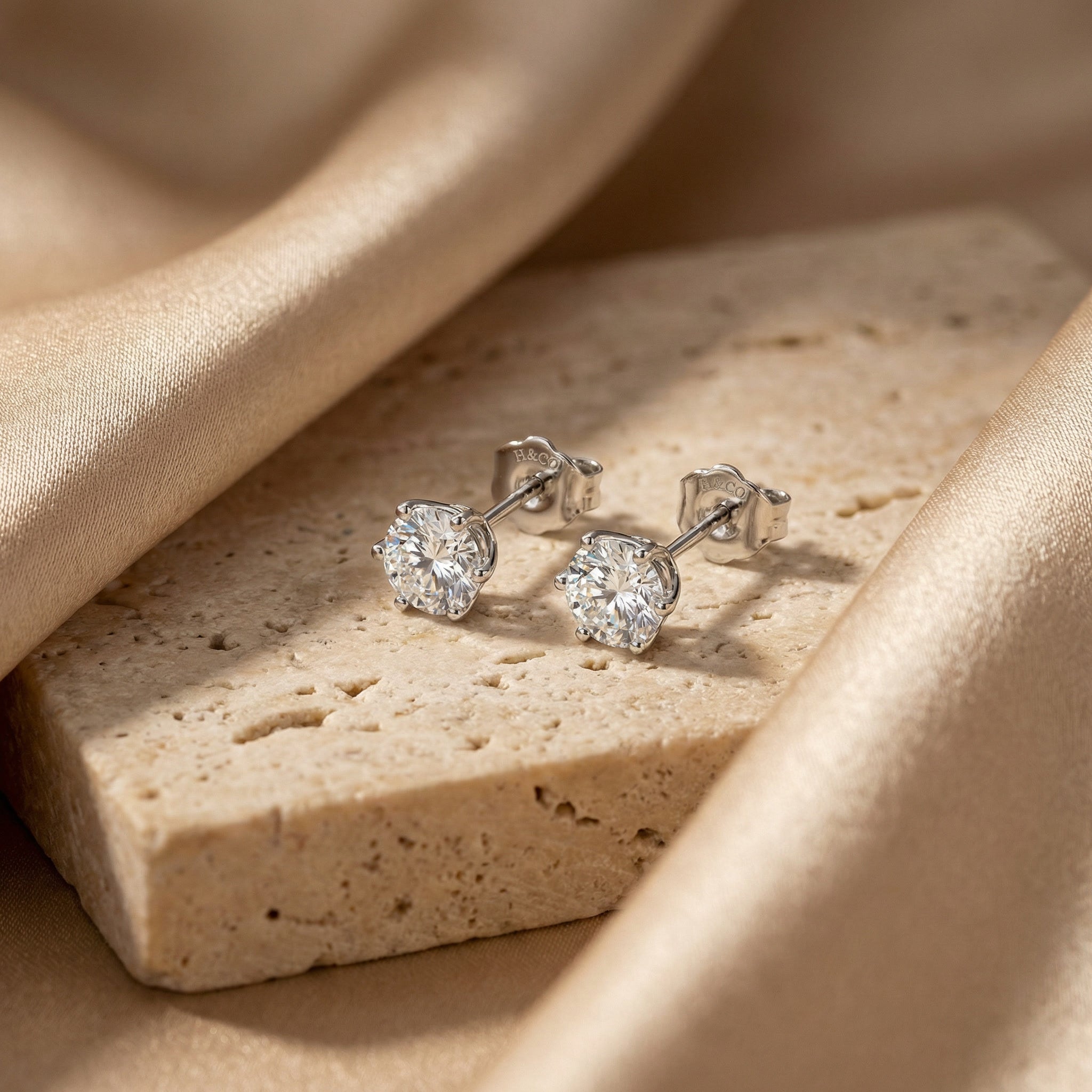 SOLARIS ALBA STUD EARRINGS, 2 DIAMONDS