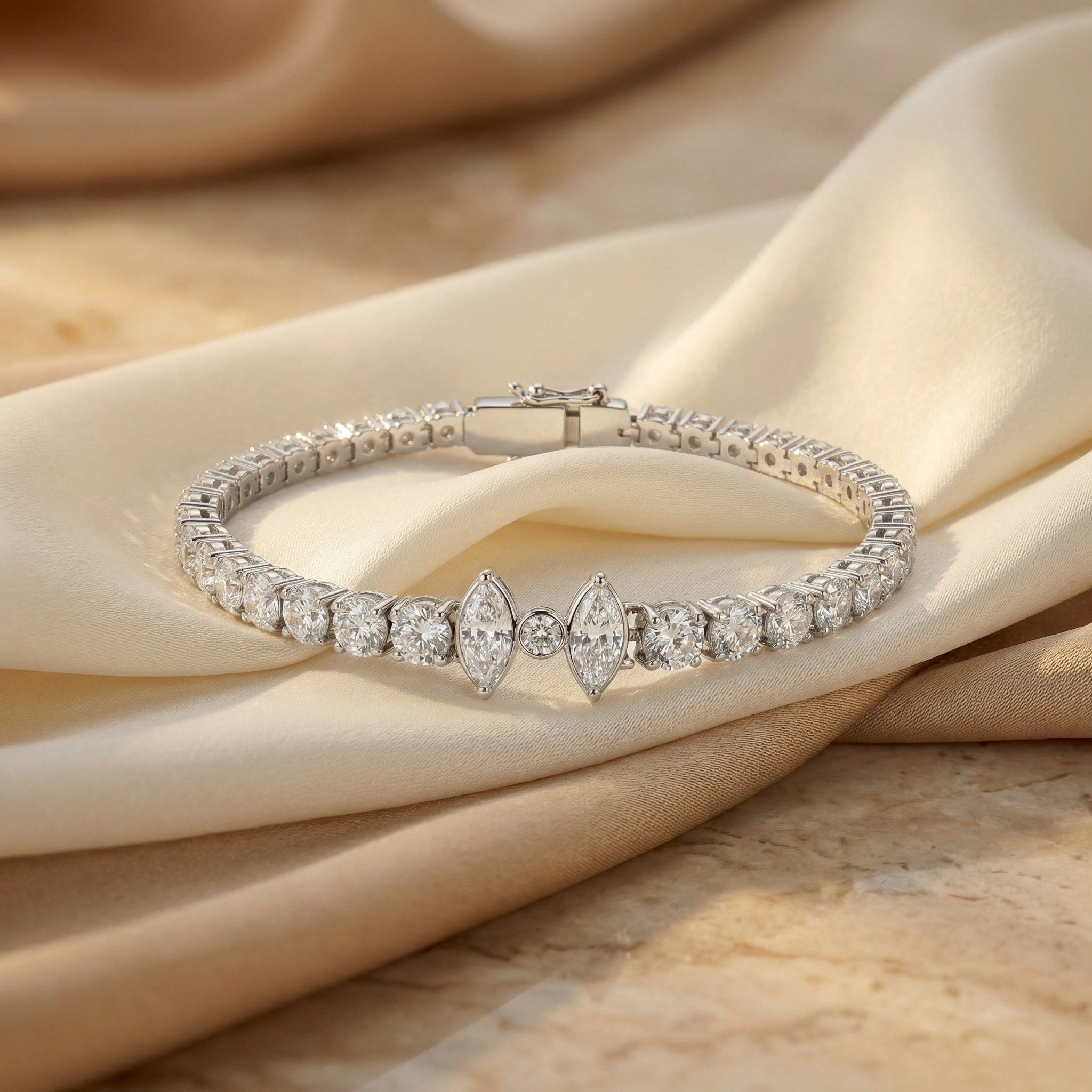 LUMINA ALBA BRACELET, BRILLIANT-CUT DIAMONDS